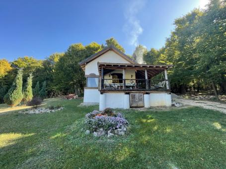 Vikend kuća u etno stilu na padinama Južnog Kučaja – Raj za ljubitelje prirode i investitore