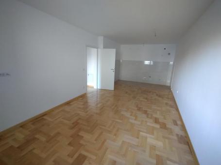 Jednoiposoban stan - Centar
