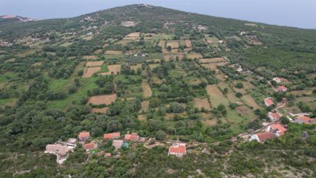 Neurbanizovan plac 1500m2 u Zagori, Kotor