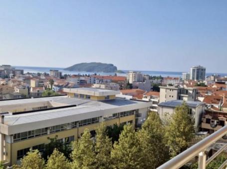 Veliki jednosoban stan 78 m² zgrada Merkur, Budva