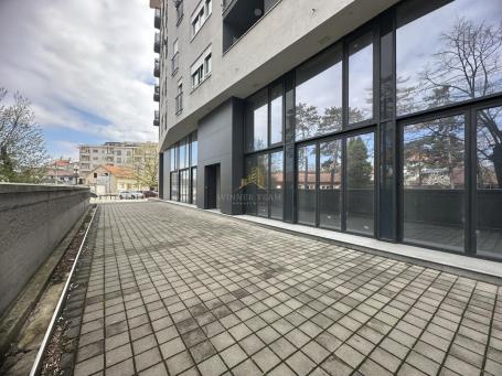 Izdaje se lokal u sivoj fazi – Novi poslovni prostor u novogradnji, 412 m², dva nivoa – Praćin