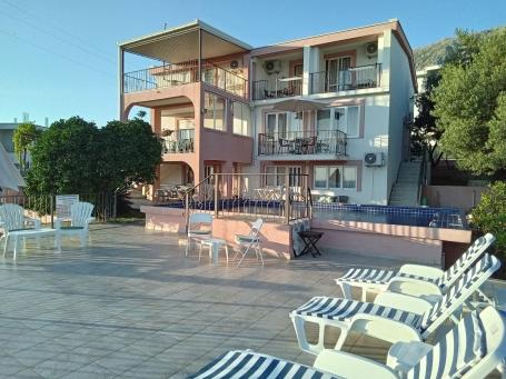 Kuća sa bazenom i pogledom na more u Baru