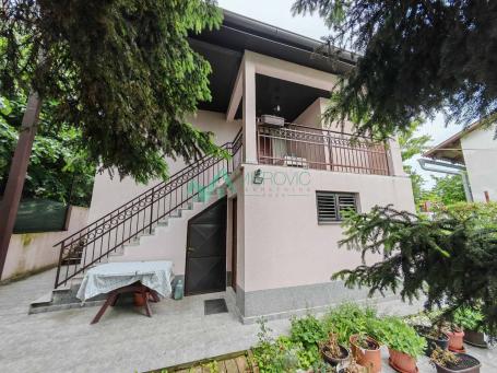 Banstol, spratna kuća 90m2 bez ulaganja, na prelepom placu od 658m2 !