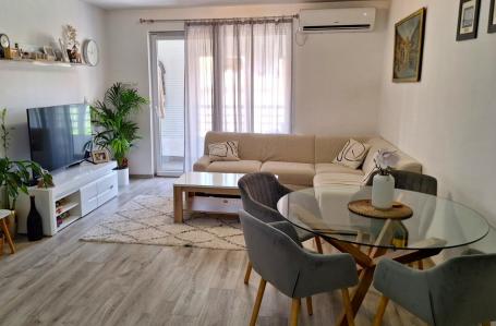 Dvosoban polunamješten stan, 72m2, Gintaš, Podgorica