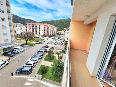Izdavanje, Stan, 45m2 , Rozino