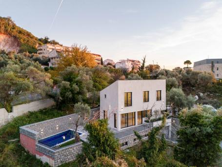 Prodaja, Kuća, 240m2 , Kamenovo