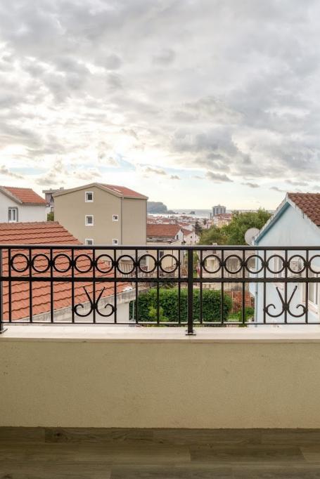 Prodaja, Stan, 89m2 , Lazi