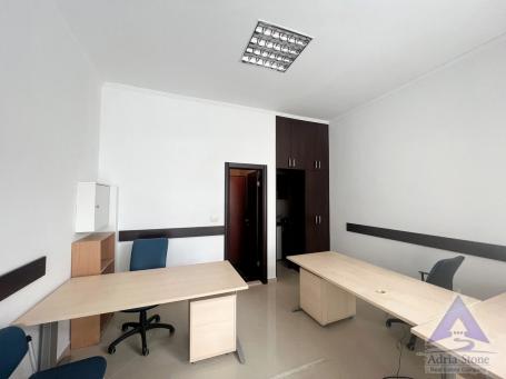 Izdavanje, Poslovni prostor, 24m2 , Rozino