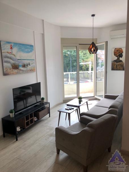 Izdavanje, Stan, 55m2 , Budva