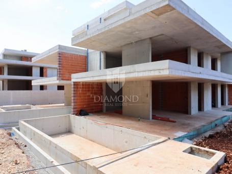 A beautiful apartment with a pool near Rovinj