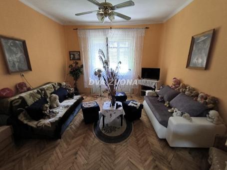 PRILIKA! Useljiva kuća u užem centru Bačkog Gradišta