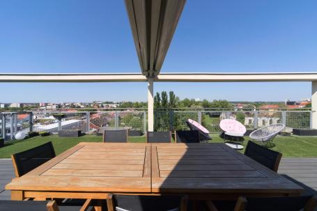 Osijek, Donji grad, Penthouse s dva parkinga i krovnom terasom