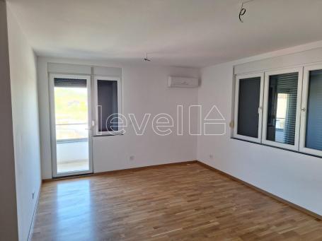 PETROVARADIN - HOLLYWOOD HILL - 70. 00 m2