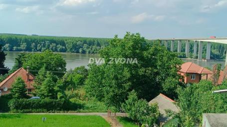 NA PRODAJU PLAC S POGLEDOM NA DUNAV – BEŠKA, 2. 600 m²! SAMO KOD NAS!