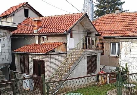Konjarnik, Mihajla Lalića, uknjižen 1. 0 stan u vpr nedaleko od Ustaničke ..