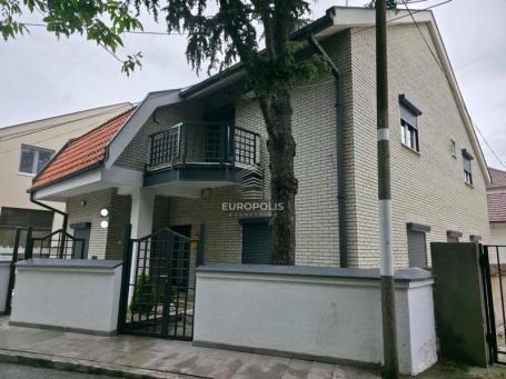 Centar Batajnice, dvoetažna kuća, posl. prostor ID#7611