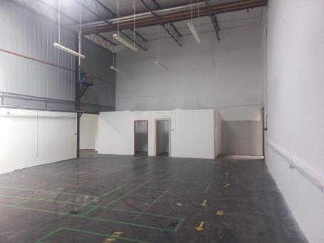 IZDAVANJE MAGACINA 700 m² – ZEMUN, BATAJNIČKI DRUM
