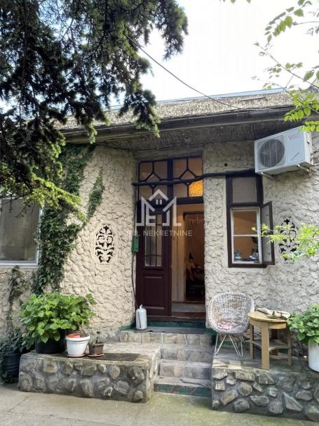 Salonski dragulj u Rotkvariji – renoviraj, investitaj ili gradi novo!