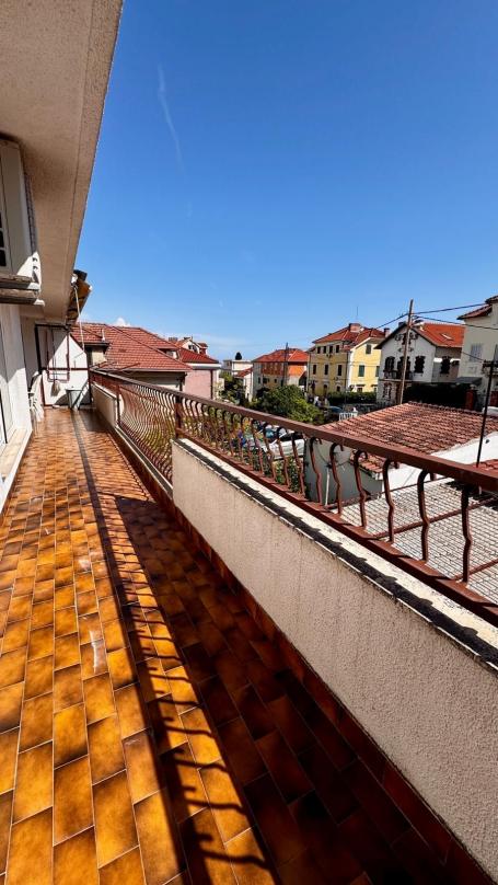 ESKLUZIVNO!!!! MARJAN, 2 STANA SA GARAŽOM I VRTOM