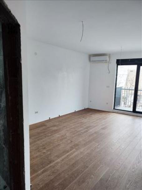 ZVEZDARA CVETKOVA PIJACA 61m2 , 177000e