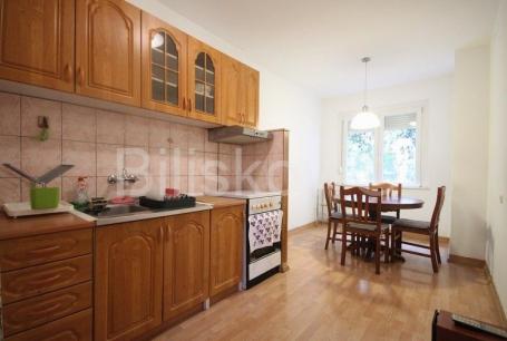 Split, centar, dvosoban stan 60m2 na 2. katu stambene zgrade