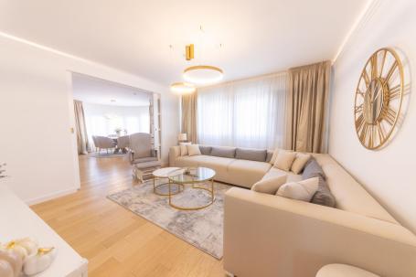 Osijek, Centar, luksuzan četverosoban stan površine 116 m2, PRVI NAJAM!