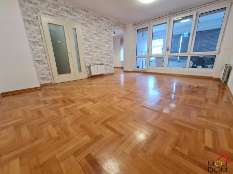 NOVI SAD - JUGOVIĆEVO - TROSOBAN STAN - 98 m2 - 200, 000€