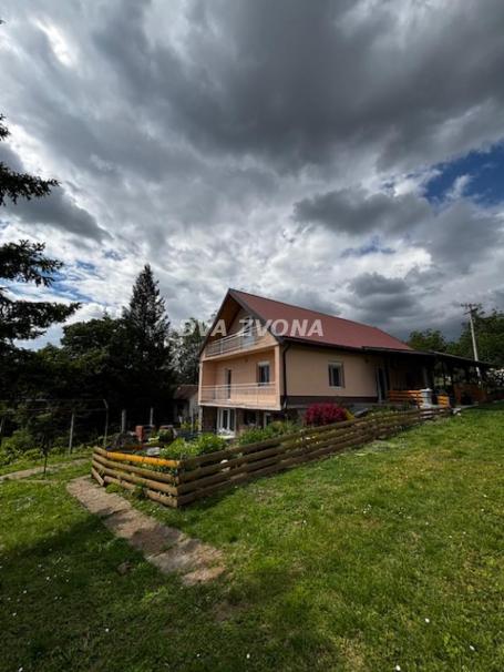 Vikendica u Čortanovcima na prostranom placu od 46 ari – 210 m² + pomoćni objekti