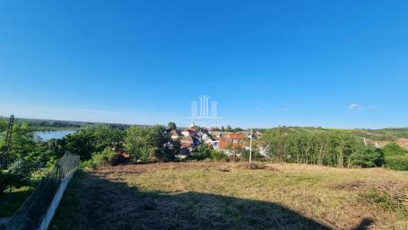 Plac sa pogledom na Dunav u Banoštoru