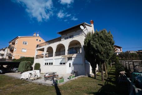 Rijeka, Martinkovac, kuća s 2 stana i poslovnim prostorom, panoramski pogled na more