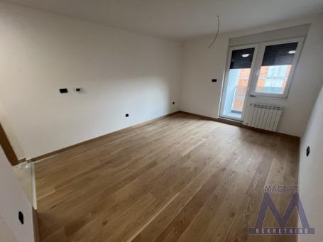 Novi Sad, Telep. NOVOGRADNJA - USELJIVA GARSONJERA. U novoj tek useljenoj zgradi, useljiva komforna