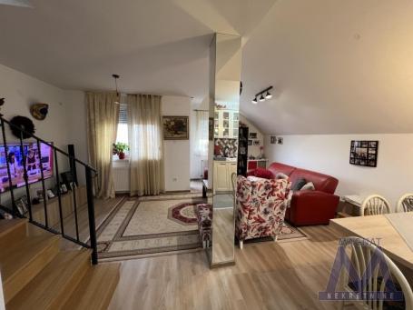Novi Sad, Adice. NAMEŠTEN DUPLEX U NOVOJ ZGRADI SA PARKING MESTOM. Stan je površine 65m2, donja etaž