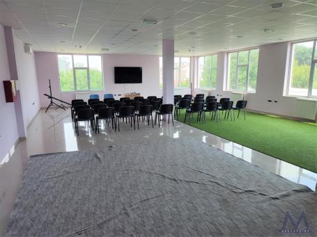 Novi Sad, Telep, izdaje se delimično namešten kancelarijski prostor od 273m2 na prvom spratu (cela e