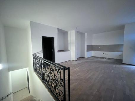 Izdaje se nov, nenamesten stan 84m² u Petrovaradinu – 2 spavaće sobe