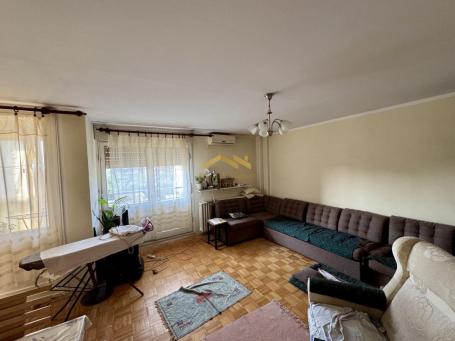 Praktičan trosoban stan sa potencijalom – odlična lokacija i raspored!
