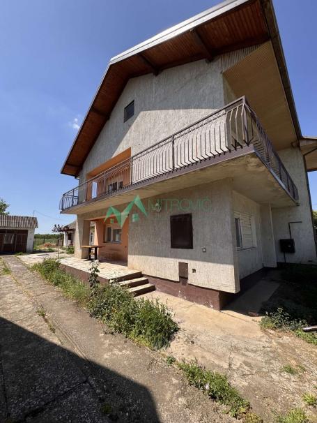 PROSTRANA KUĆA SA POMOĆNIM OBJEKTIMA I GARAŽOM – TEMERIN 