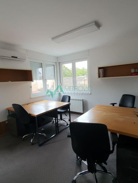 Izdavanje, Poslovni prostor, 48m2 , Bulevar Oslobođenja