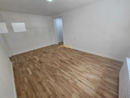 Renoviran dvosoban stan na Satelitu