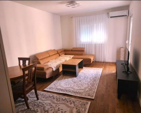 Jednosoban namješten stan, 46m2, Stari aerodrom, Podgorica