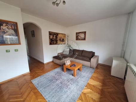 Trosoban, namešten stan blizu Doma zdravlja