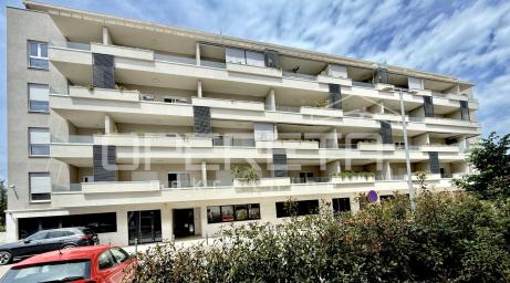 Jednosoban stan u modernoj zgradi, balkon, 44 m2