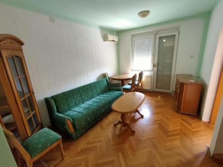 Troiposoban namešten stan blizu Centra