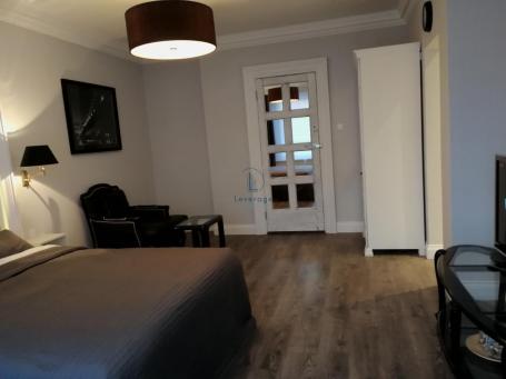 Politika, 35 m2, cena sa računima