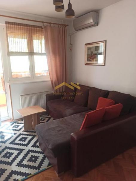 Na prodaju – Dvosoban stan preko puta Sajma, 50 m²
