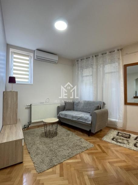 Fantastičan dvosoban stan u srcu Novog Sada – odmah useljiv, kompletno namešten!