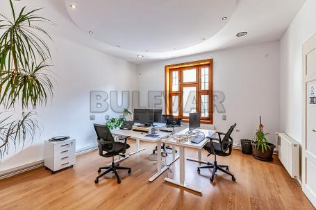 Izdaje se poslovni prostor u centru, 118m2