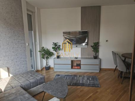 Izdaje se potpuno namešten jednoiposoban stan u novoj zgradi, Futoški put – 43m²