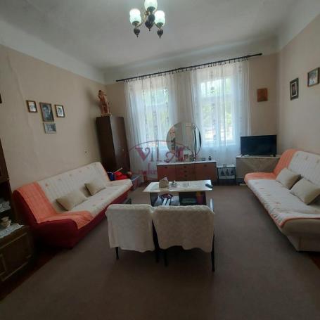 Srbobran, Salonski stan sa lepim dvorištem