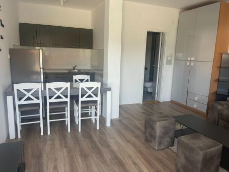 Na prodaju lepa kompletno opremljena garsonjera 26m2