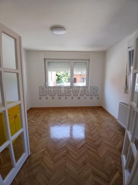 Izdaje se poslovni prostor u Durlanu, 83m2